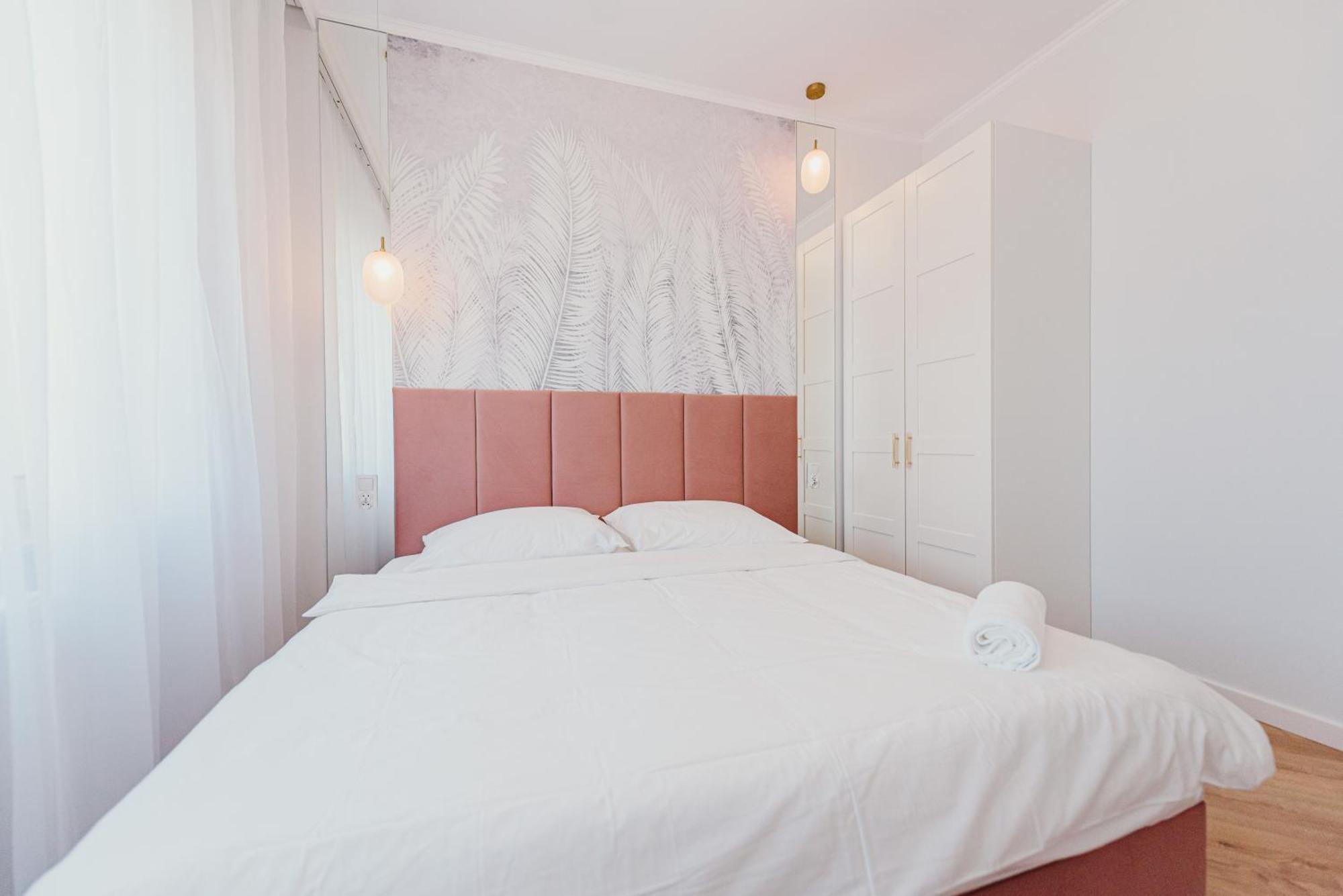 3 Bedrooms Premium Bella Rosa For 8 Guests With Ac And Underground Parking Жешов Екстериор снимка