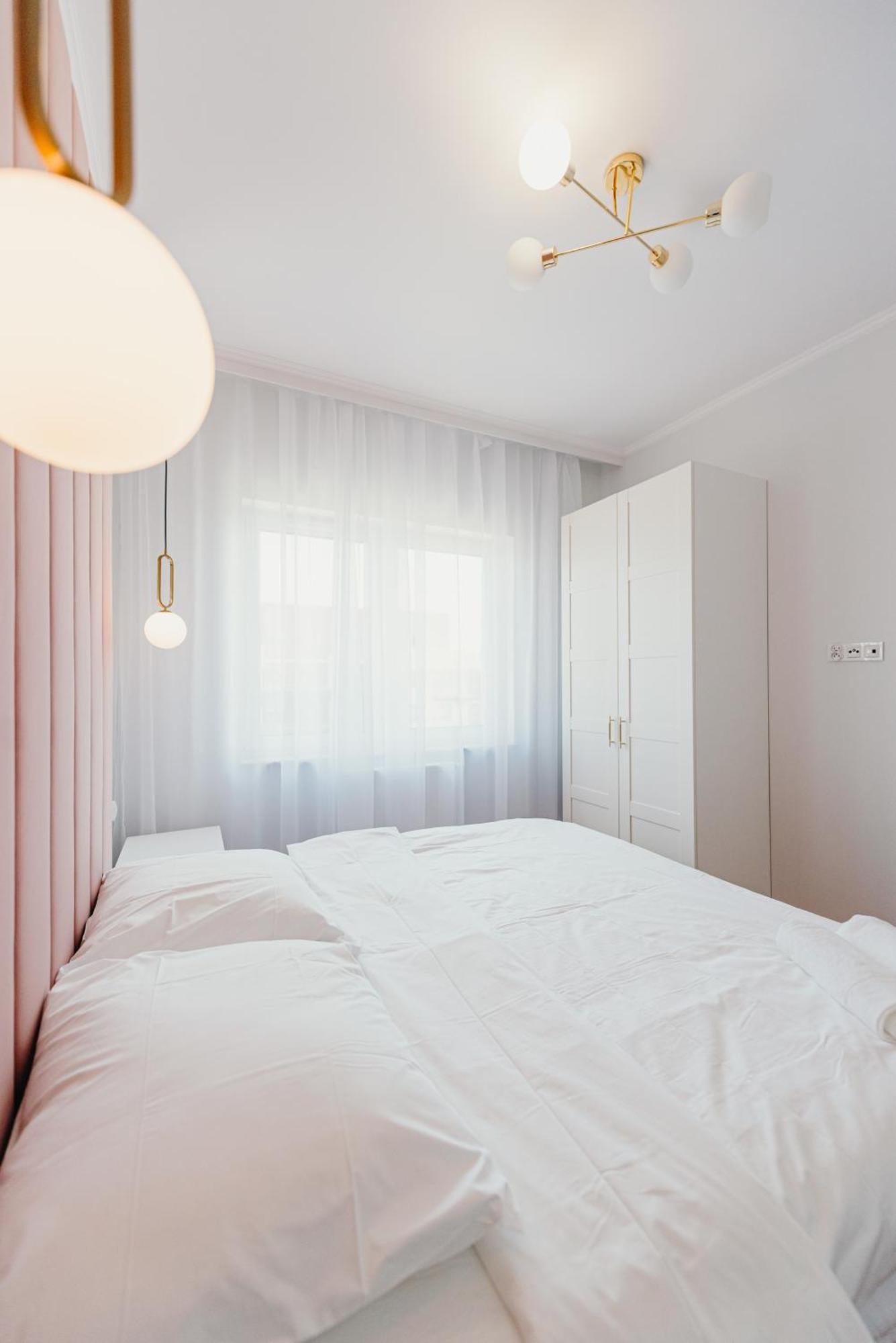 3 Bedrooms Premium Bella Rosa For 8 Guests With Ac And Underground Parking Жешов Екстериор снимка