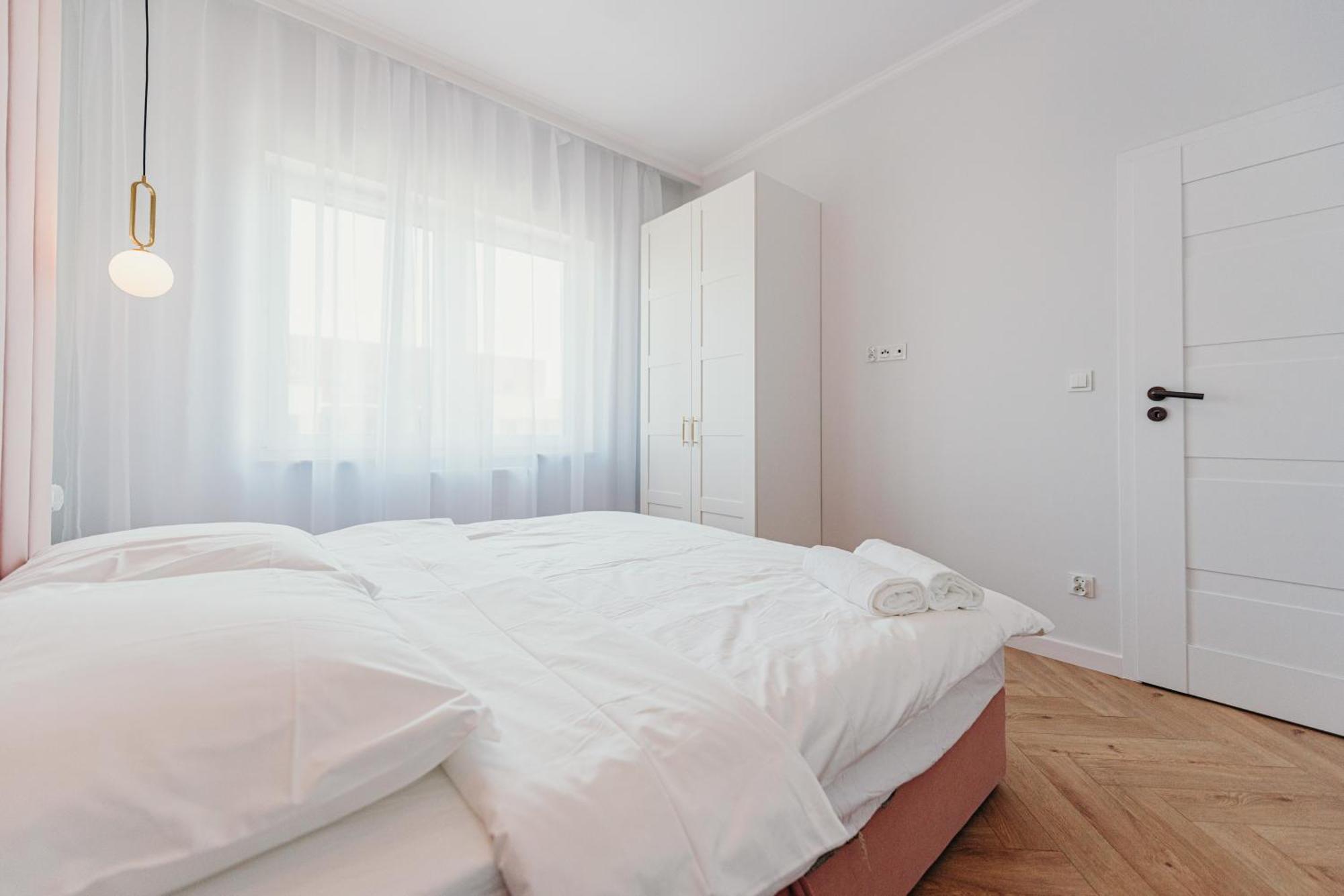 3 Bedrooms Premium Bella Rosa For 8 Guests With Ac And Underground Parking Жешов Екстериор снимка