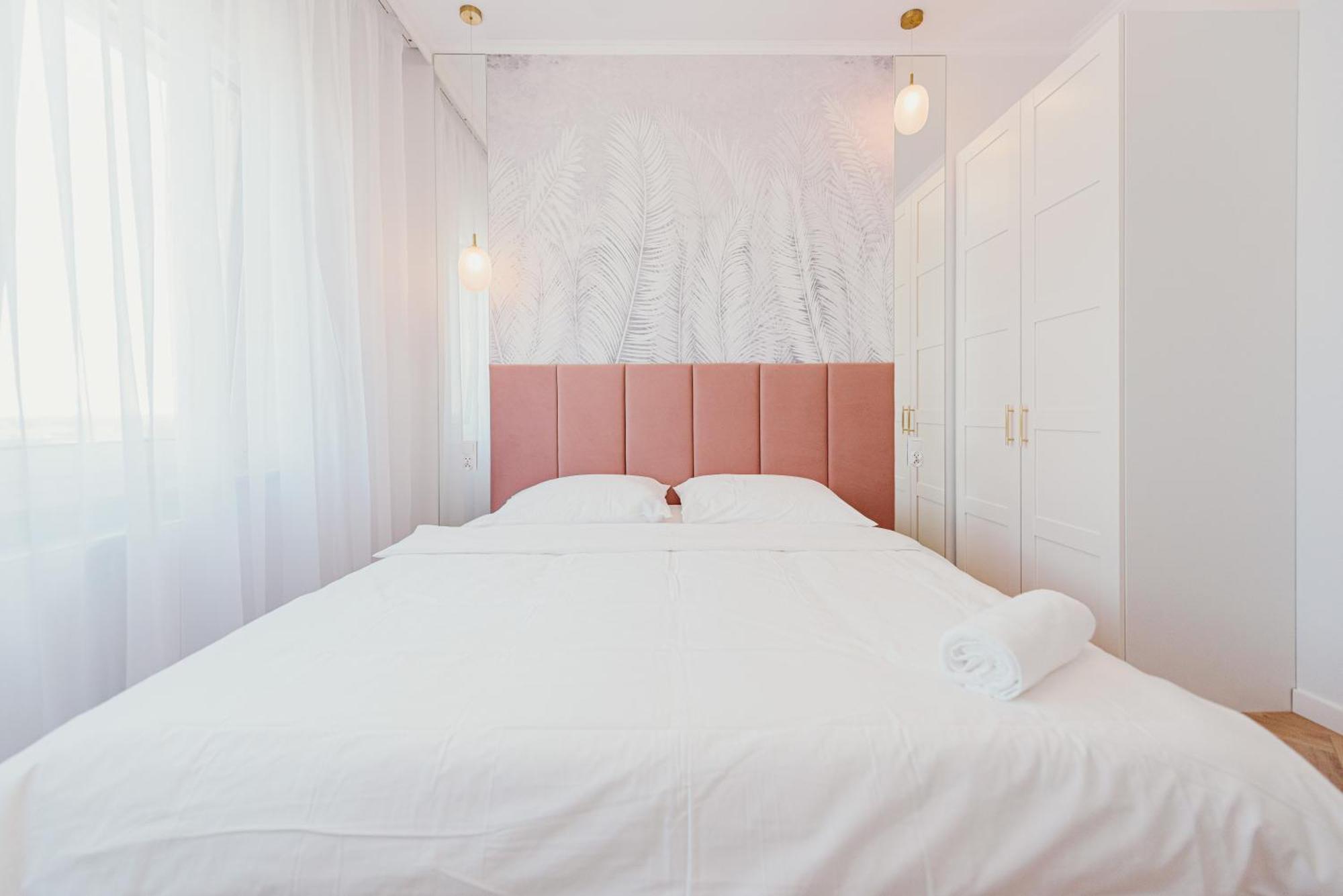 3 Bedrooms Premium Bella Rosa For 8 Guests With Ac And Underground Parking Жешов Екстериор снимка