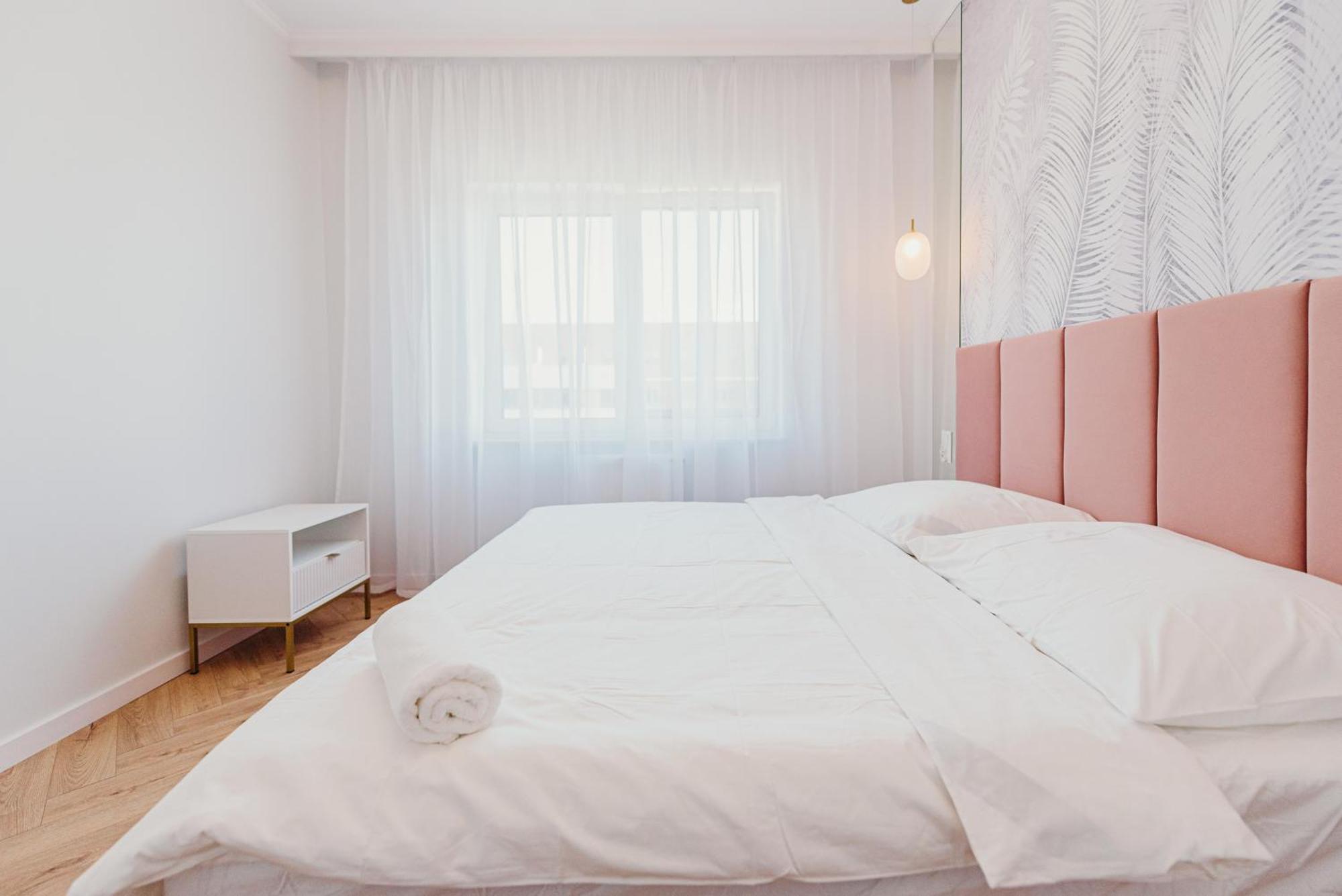 3 Bedrooms Premium Bella Rosa For 8 Guests With Ac And Underground Parking Жешов Екстериор снимка
